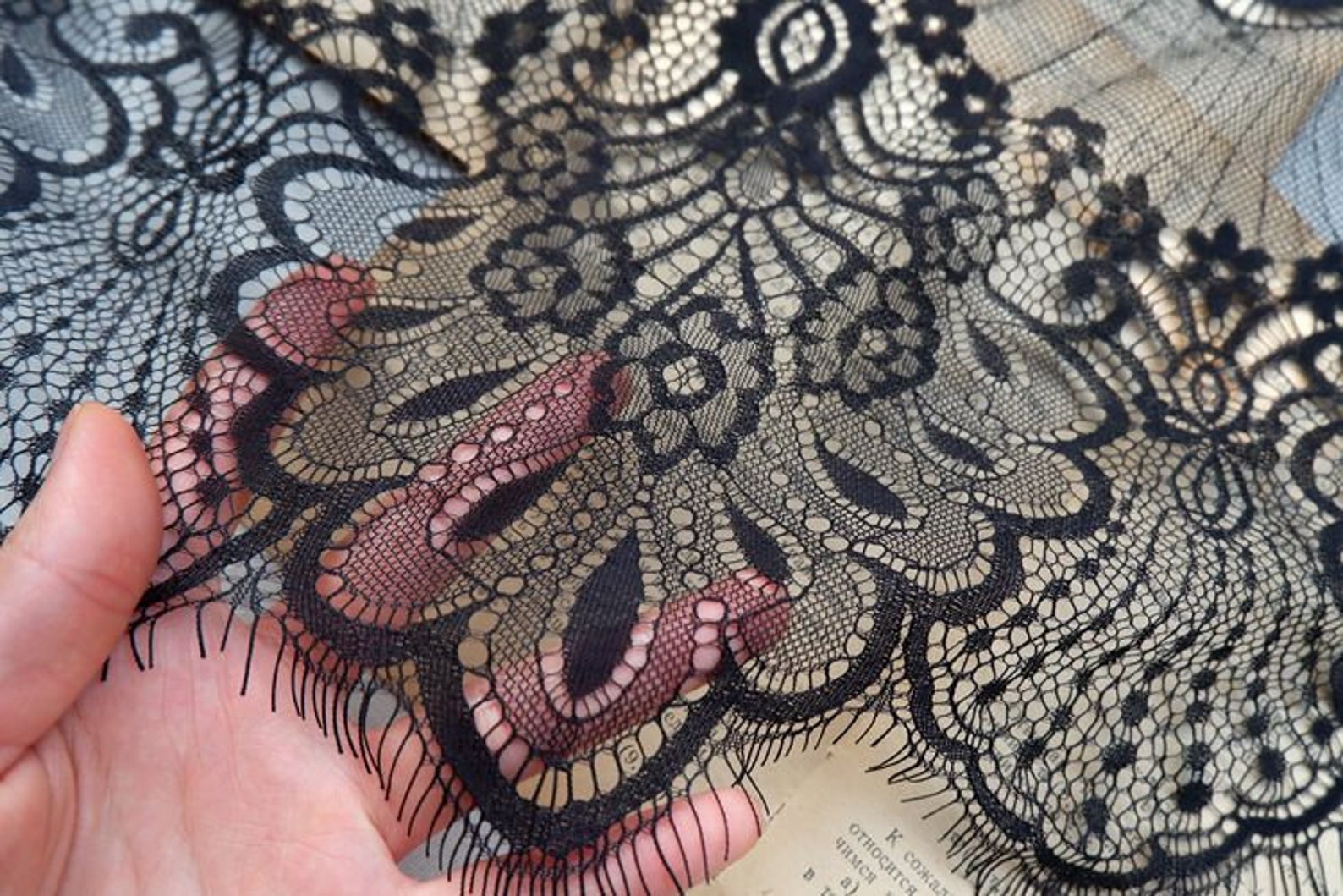 Scalloped Eyelash Lace Trim Spool